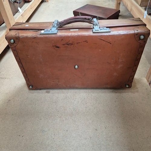 575 - A group of 3 suitcases, including a Vintage leather case, L61cm, a Revelation case, and a small leat... 