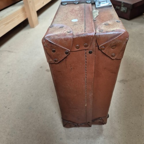 575 - A group of 3 suitcases, including a Vintage leather case, L61cm, a Revelation case, and a small leat... 