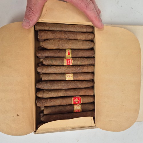 52 - A boxed set of Shelsen No. 3 cigars (5), a boxed set of Manturios cigars, unopened, an opened box of... 