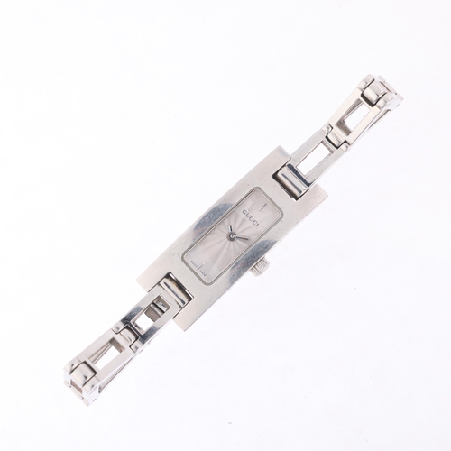 1033 - GUCCI - a lady's stainless steel 3900L quartz bracelet watch, circa 2003, silvered sunburst dial wit... 