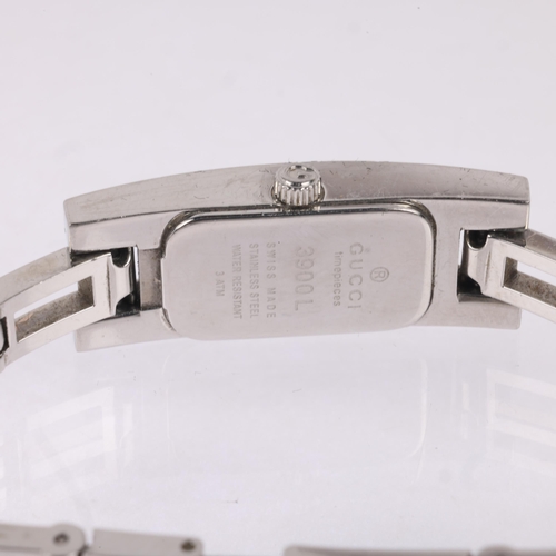 1033 - GUCCI - a lady's stainless steel 3900L quartz bracelet watch, circa 2003, silvered sunburst dial wit... 