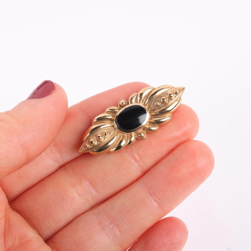 1141 - A 9ct gold black onyx brooch, maker CWS, Sheffield 1997, 39.4mm, 7.1g