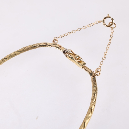 1173 - A 9ct two-colour gold woven chain necklace, maker FRS Ltd, import London 1980, textured decoration, ... 