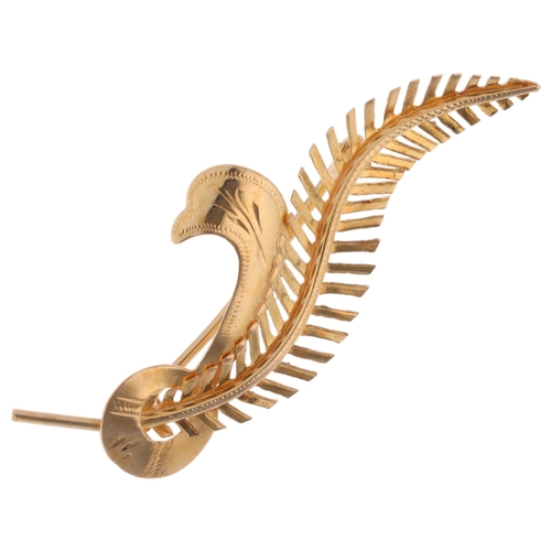 1207 - An 18ct gold fern brooch, 45mm, 2.4g