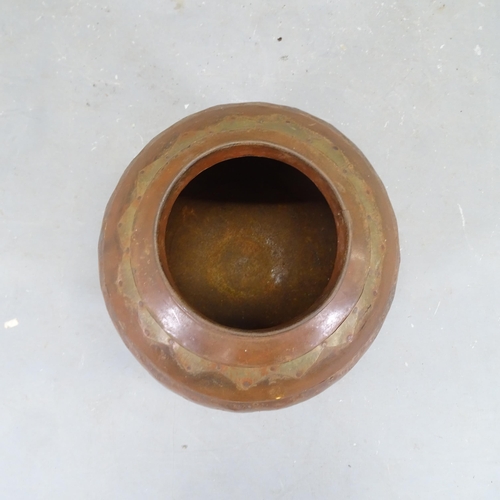 3018 - A modern copper and brass water jar. 40x42cm.