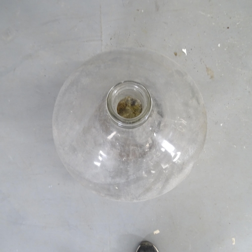 3021 - A clear glass carboy. 45x62cm.