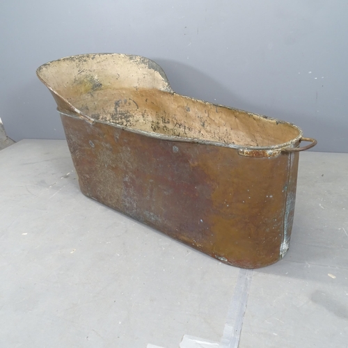 3026 - A 19th century French copper bath. 145x68x68cm.