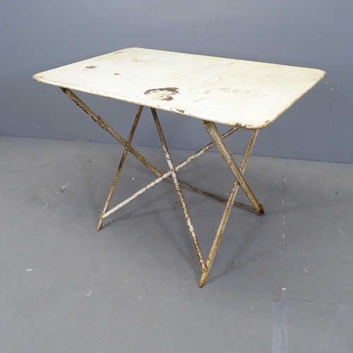 3027 - A French painted metal folding rectangular garden table. 98x72x60cm.