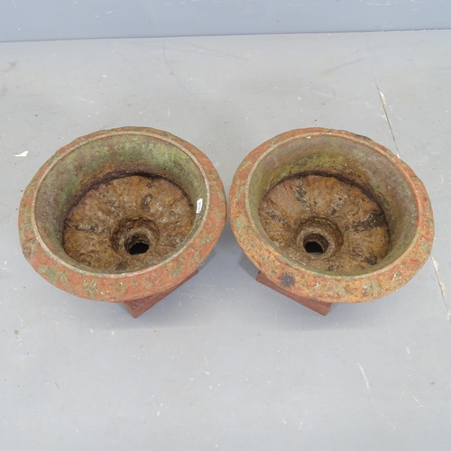 3043 - A pair of painted cast iron urns. 32x24cm.