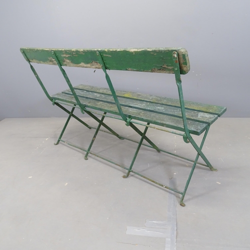 3050 - A French painted slatted folding garden bench. 140x86x50cm.