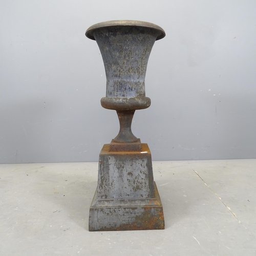 3083 - An antique cast iron campana style urn on stand. 29x69cm.