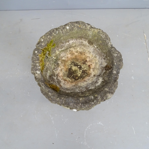 3194 - A weathered concrete bird bath, with cherub design base. 31x55cm.