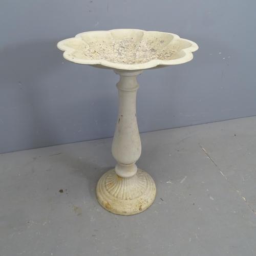 3206 - A painted cast metal birdbath. 45x70cm.