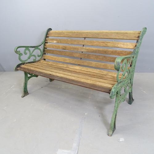 3259 - A teak slatted garden bench with painted cast iron ends. 128x78x68cm.