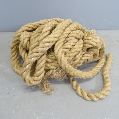 3262 - A quantity of vintage rope.