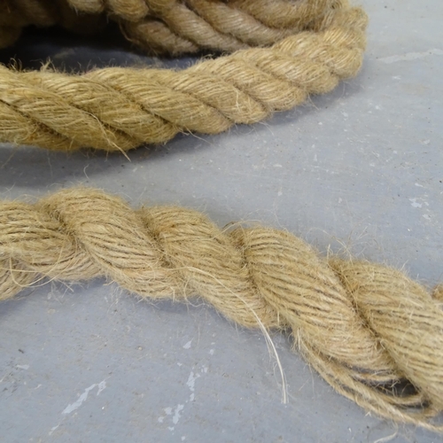 3262 - A quantity of vintage rope.