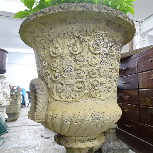 3265 - A large and impressive cast stone planter in single section, 70x95cm.