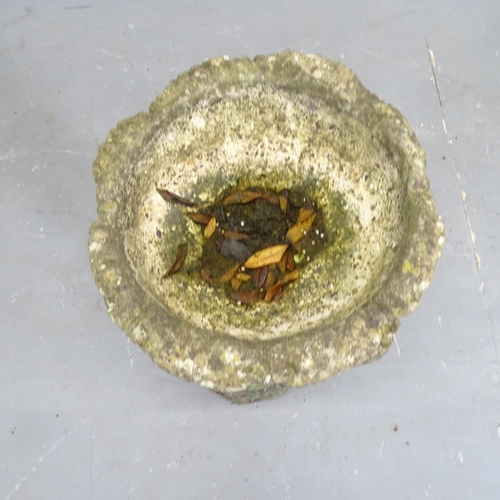 3284 - A weathered concrete bird bath. 31x55cm.