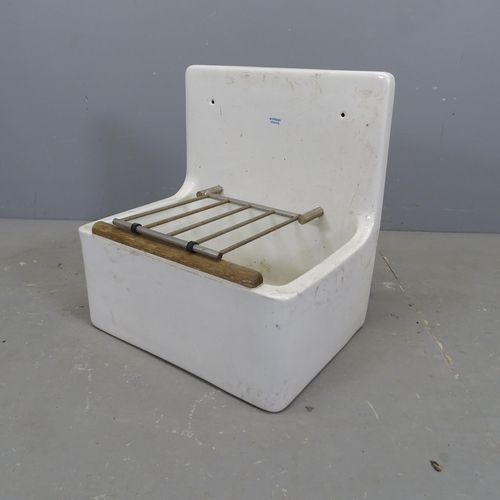 3332 - A glazed ceramic butler's sink with integrated drying rack, labelled Armitage Shanks. 52x54x39cm.... 