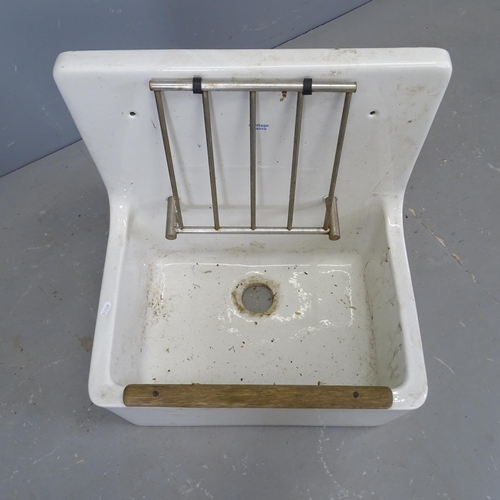 3332 - A glazed ceramic butler's sink with integrated drying rack, labelled Armitage Shanks. 52x54x39cm.... 