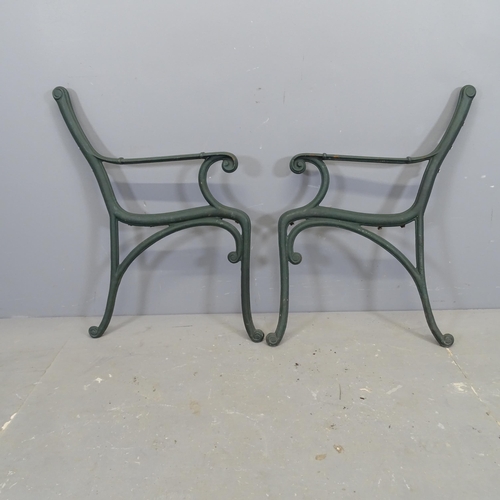 3333 - A pair of painted cast iron bench ends. 60x80cm.