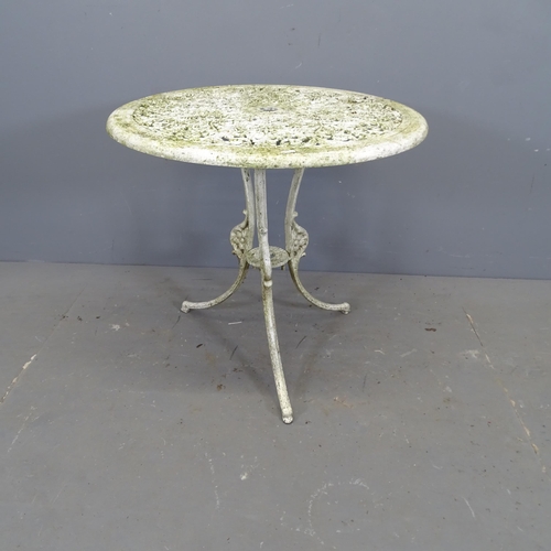 3362 - A painted aluminium circular garden table. 69x62cm.