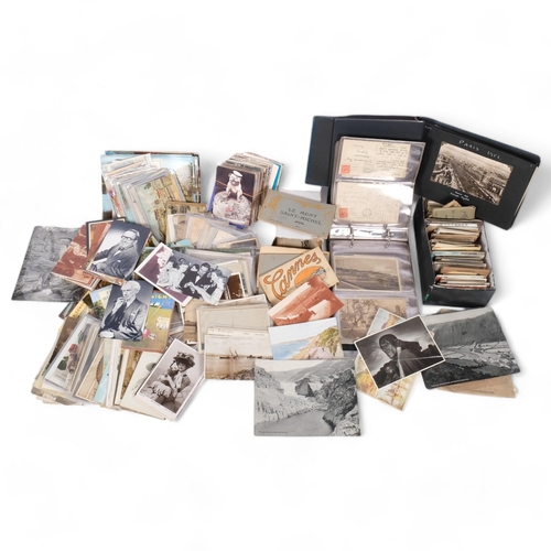 106 - A large quantity of mixed postcards