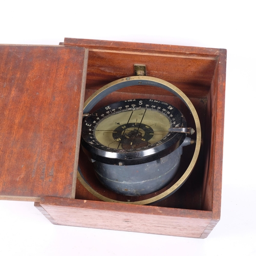 75 - Yacht-Type P2 nos. 220H early 20th century gimballed ship's compass, original teak case