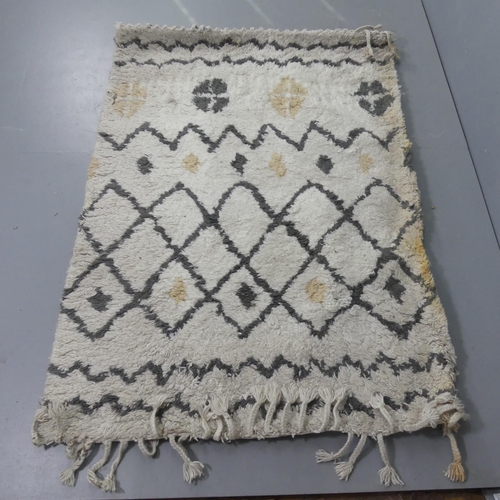 2348 - GALLERY - A Navajo design rug. 170x120cm.