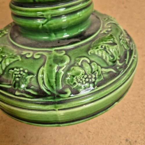 84 - A Melbourne Works Majolica jardiniere on pedestal stand, H67cm