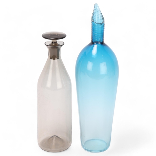 255 - 2 pieces of mid 20th century glass, a small smoked glass decanter and a blue glass carafe, carafe et... 