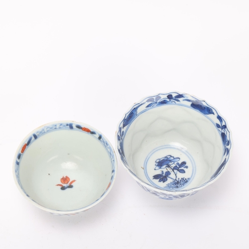 330 - 2 Chinese glazed porcelain tea bowls, largest diameter 8.5cm (2)