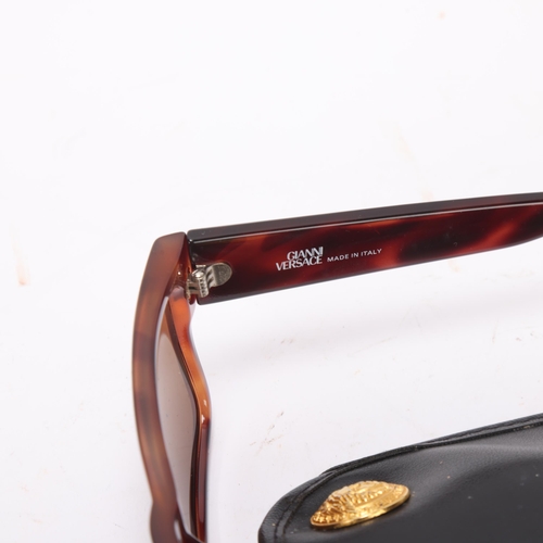 433 - GIANNI VERSACE - tortoiseshell-framed sunglasses, in original case