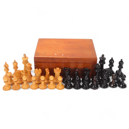 533 - A Staunton pattern chess set, boxwood and ebonised, with weighted bases, King height 6.5cm, in mahog... 