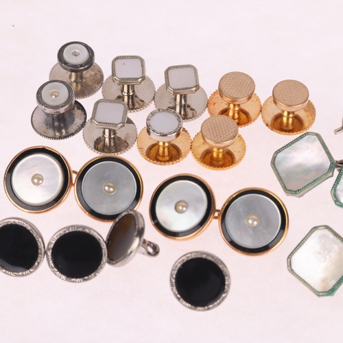 1308 - A quantity of dress studs, buttons and cufflinks