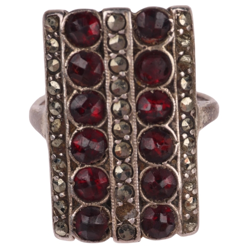 1316 - Various jewellery, comprising 9ct gold Bohemian garnet cluster ring, size K, 7.7g, 9ct pearl bar bro... 