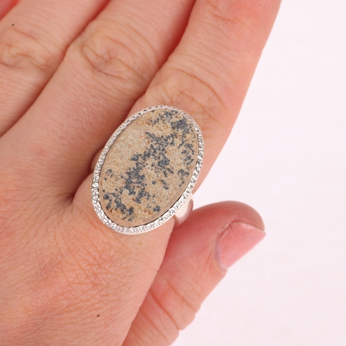 1337 - A sterling silver dendrite panel ring, setting height 27.2mm, size O, 12g