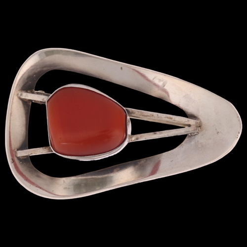 1350 - OLLE TORRESTAD - a Swedish modernist silver carnelian bead openwork brooch, circa 1957, 46.8mm, 11.1... 