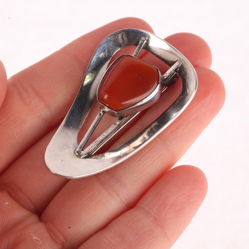 1350 - OLLE TORRESTAD - a Swedish modernist silver carnelian bead openwork brooch, circa 1957, 46.8mm, 11.1... 