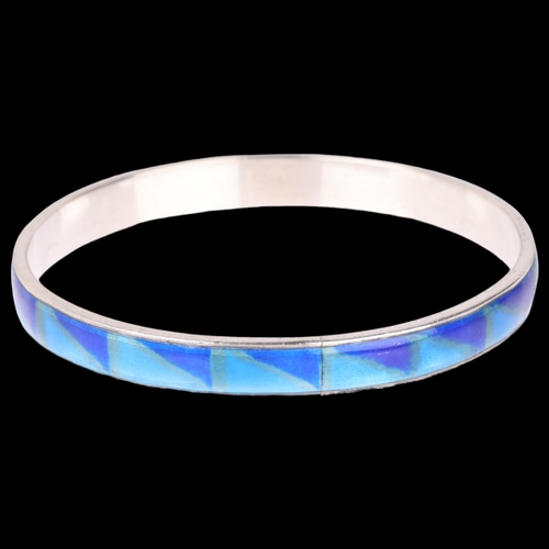 1361 - A Continental silver and blue enamel slave bangle, unmarked and tests as silver, band width 8.1mm, i... 