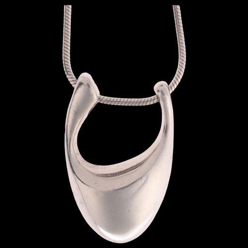 1375 - CLAUS GEORG MELCHER - a Danish modernist sterling silver abstract pendant necklace, on sterling snak... 