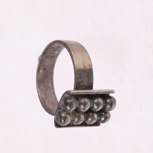 1406 - ELIS KAUPPI for KUPITTAAN KULTA OY- a Vintage Finnish modernist sterling silver geometric ring, Turk... 