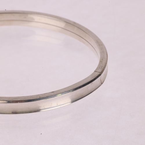 1423 - 2 Danish silver slave bangles, makers include Aagaard and  Skrivers Guldvarefabrik, band width 6mm, ... 