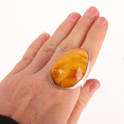 1430 - 5 Continental silver rings, including amber, 49.7g total (5)