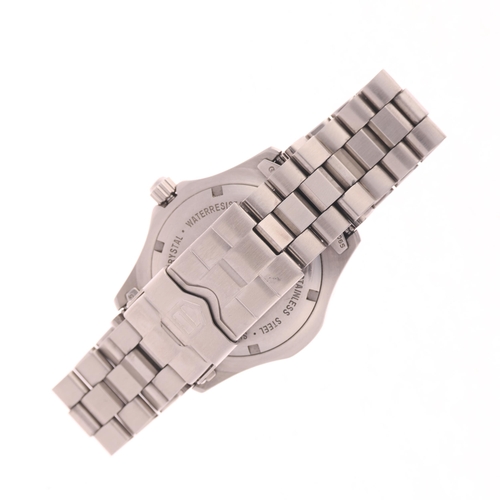 1016 - TAG HEUER - a stainless steel Professional 2000 Series 200M quartz calendar bracelet watch, ref. WM1... 