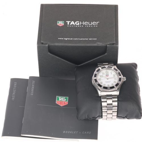 1016 - TAG HEUER - a stainless steel Professional 2000 Series 200M quartz calendar bracelet watch, ref. WM1... 