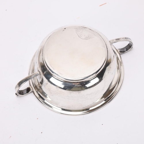 1517 - A George V silver 2-handled feeding bowl, Deakin & Francis, Birmingham 1920, diameter 12cm, 3.6oz