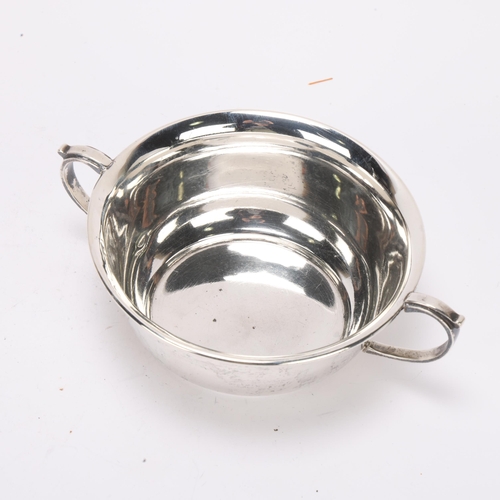 1517 - A George V silver 2-handled feeding bowl, Deakin & Francis, Birmingham 1920, diameter 12cm, 3.6oz