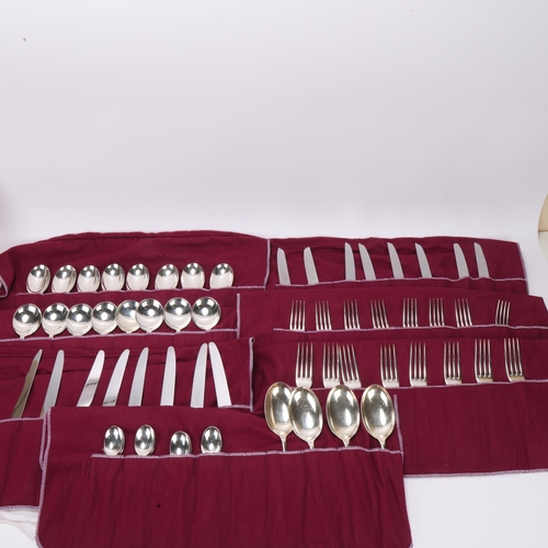 1529 - A set of Elizabeth II silver Rat Tail pattern cutlery for 8 people, United Cutlers Ltd, Sheffield 19... 