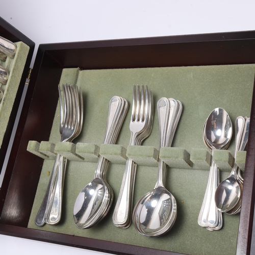 1532 - A set of Elizabeth II silver beaded-edge pattern cutlery for 6 people, William Yates Ltd, Sheffield ... 